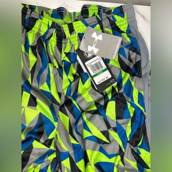 Under Armor Boys Shorts Large NWT - Picture 4 of 4